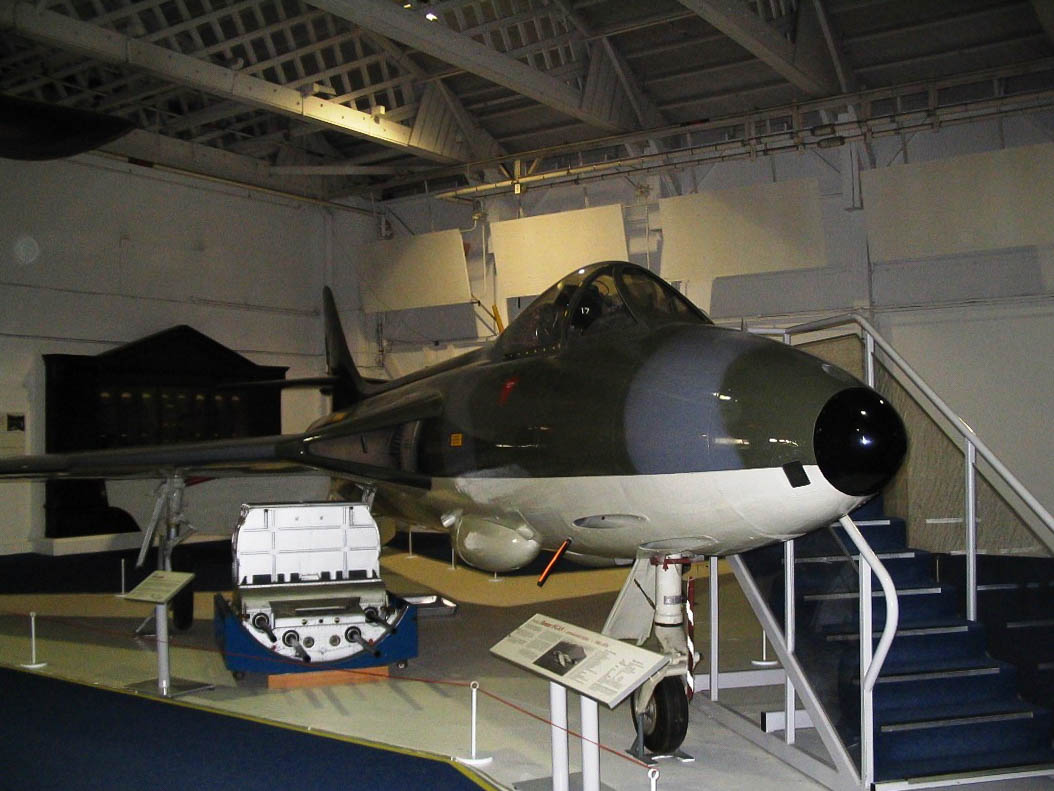 Military - Fighter - Hunter F6A - 2005 01 - RAF Museum London - 01